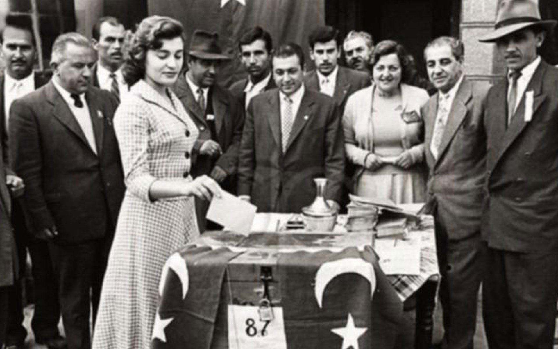 Cumhuriyetin Öncü Kadınları